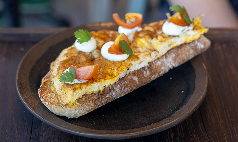 Bruschetta huevo
