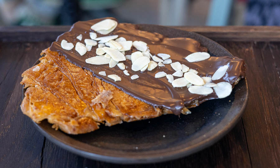 Crushed croissant chocolate