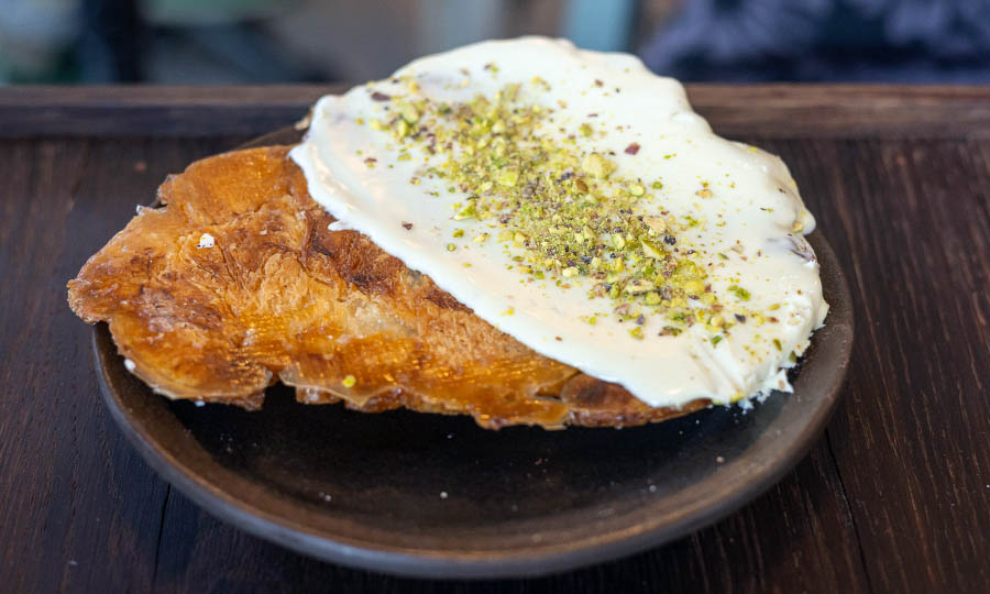 Crushed croissant lemon