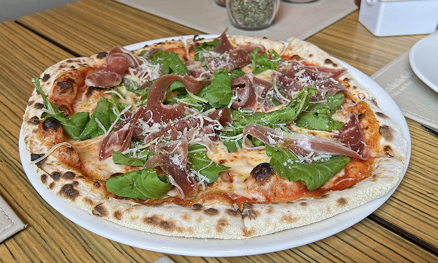 Pizza rcula jamn serrano