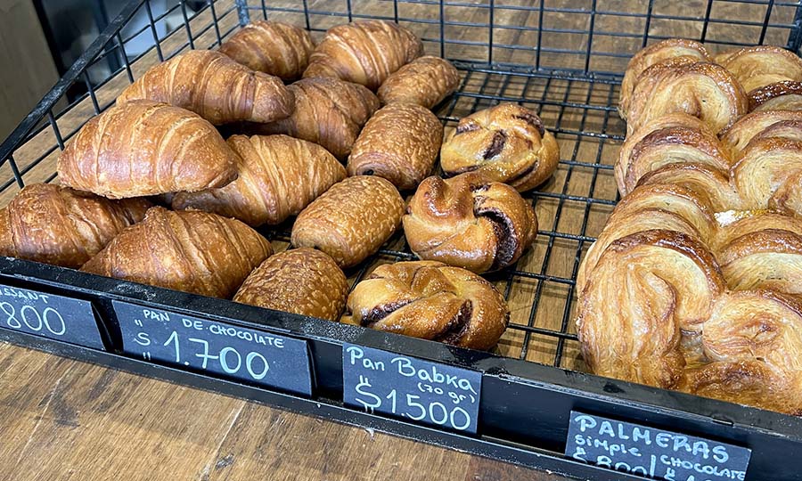 Croissant, Pan de Chocolate, Pan Barba y Palmeras - Fotos de Panadera Cadaqus