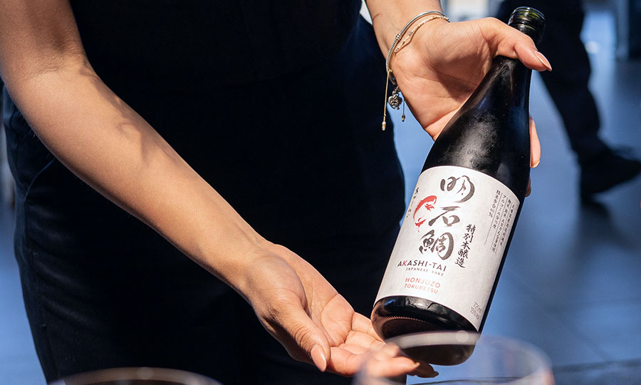 Sake Akash-Tai Honjozo Tokubetsu - Japn