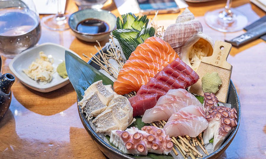 Gloriosos Sashimi de pescados y mariscos muy muy frescos