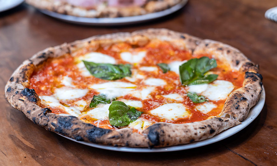 Pizza Margarita Top con con mozarella di bfala  - La Bottega Gandolini