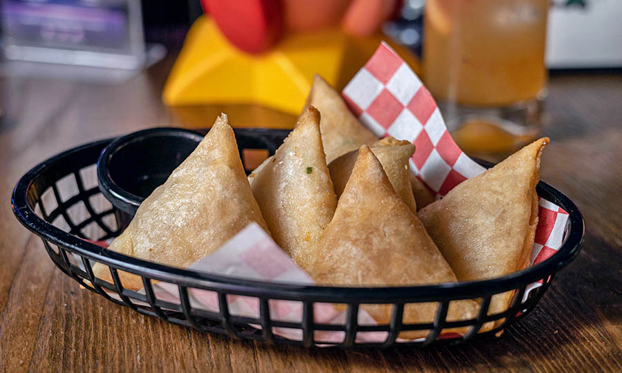 Empanaditas fritas de camarn queso - Arcade Bar