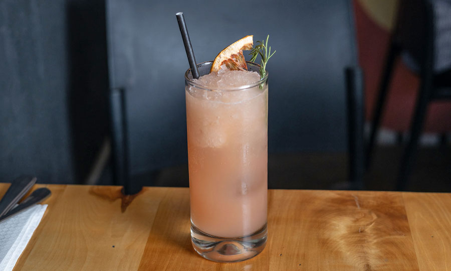 Mocktail pom and ginger