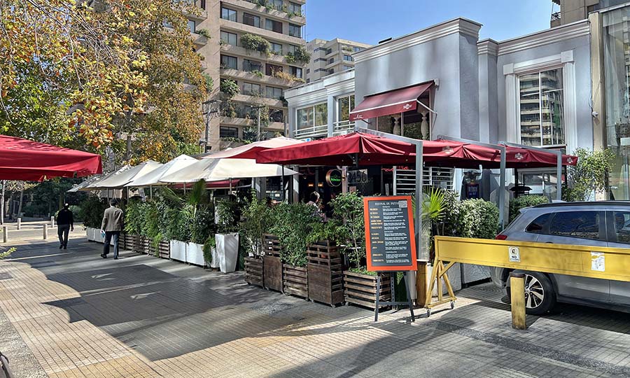 Fachada principal del Restaurante Nolita en Isidora Goyenechea - Nolita - Isidora