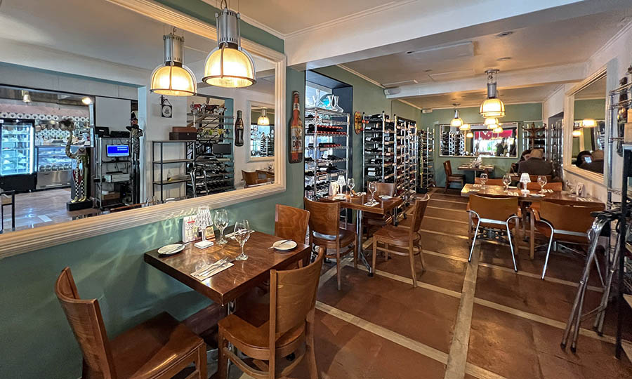 Primer saln en Nolita