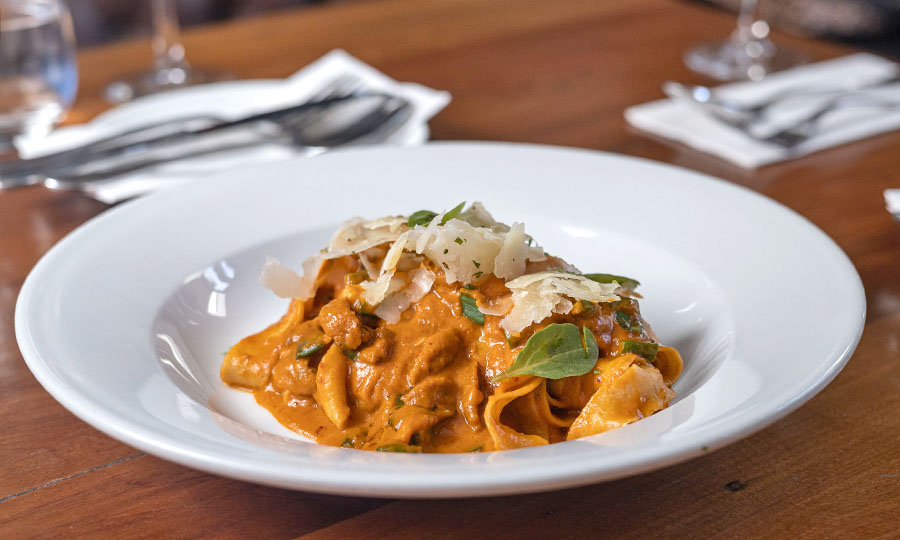 Papardelle al erizo y parmesano