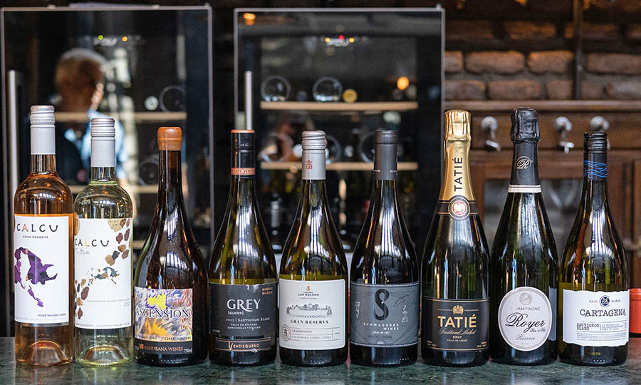 Parte de su excelente seleccin de vinos en carta