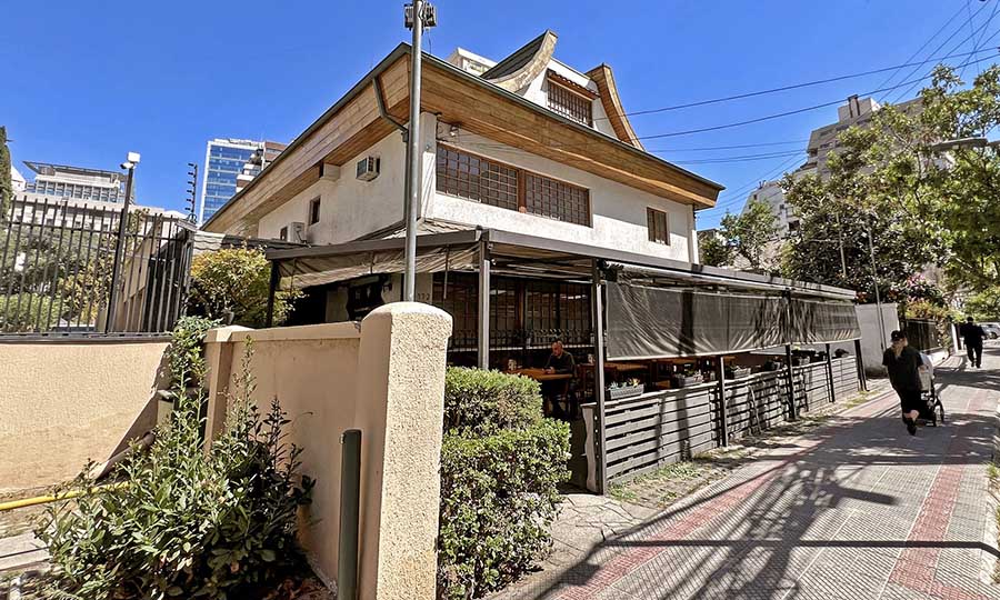 La casa estilo japonesa que alberga al restaurante Shoogun en Enrique Foster