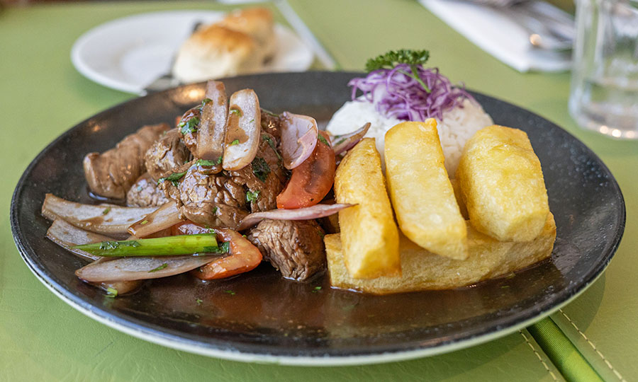 Clsico Lomo saltado peruano