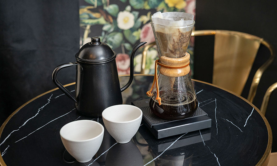 Caf Chemex de especialidad infusionado en mesa - Casa Juliet
