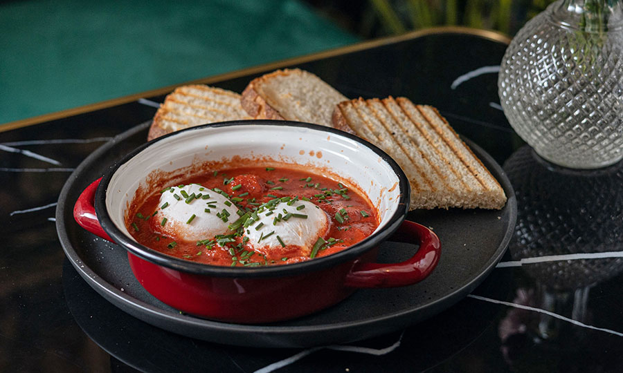 Paila de Huevos pomodoro