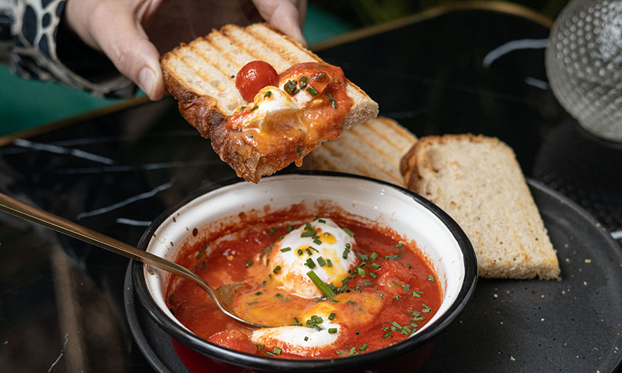 Paila de Huevos pomodoro