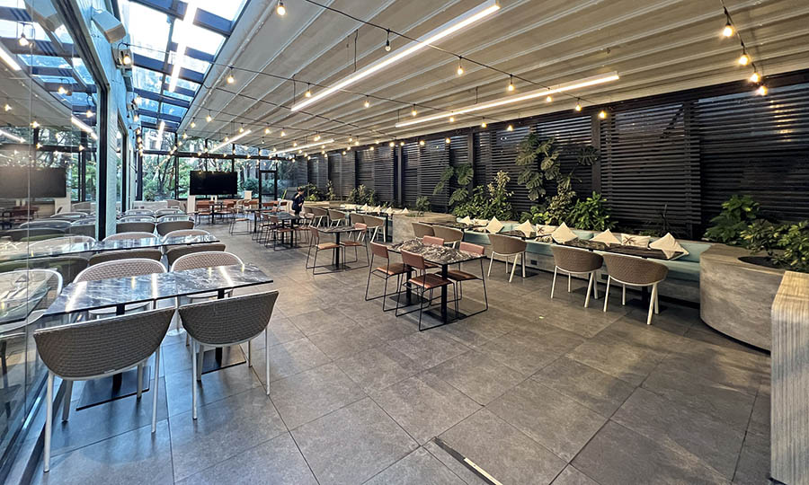 La terraza del restaurante Lila del Hotel Pullman