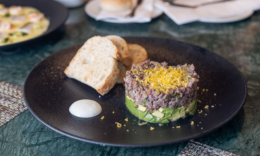 Crudo de res y palta