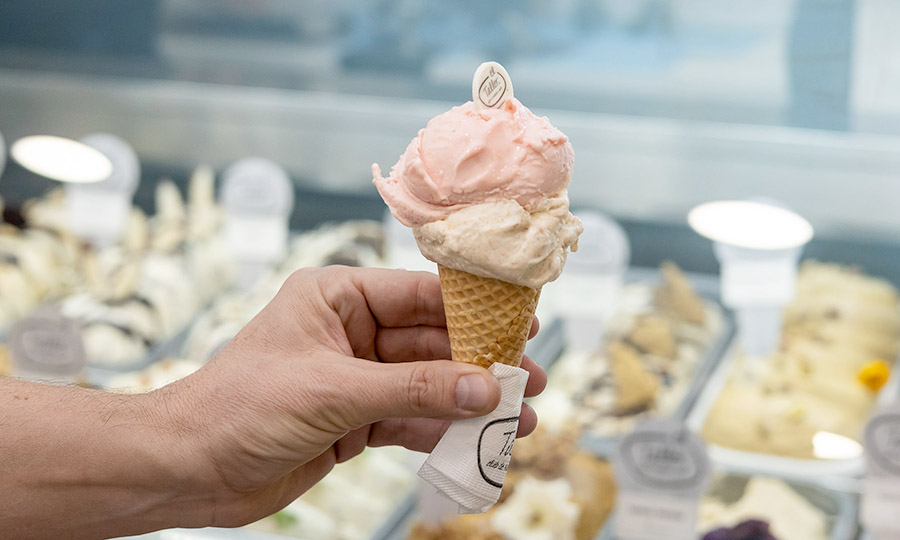 Helado en cono de barquillo