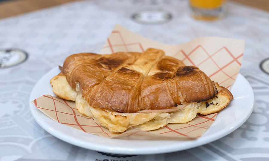 Croissant jamn queso