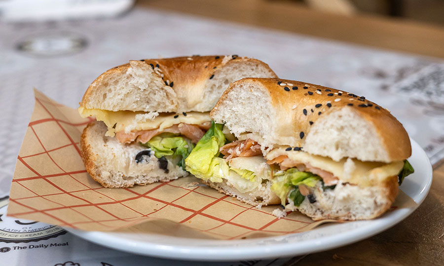 Bagel de salmn ahumado - El Taller - Providencia