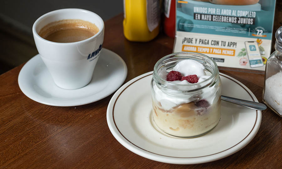 Postre de tres leches y rudo caf