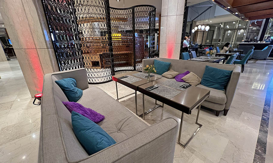 Mesas y reas de descanso del Lobby Bar del Sheraton - Lobby Bar - Hotel Sheraton