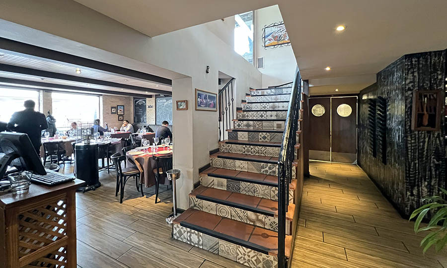Escalera al segundo piso - La Cocina de Javier