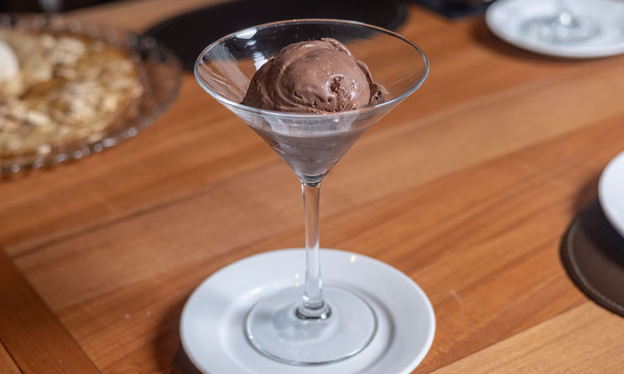 Helado semiesfera de chocolate