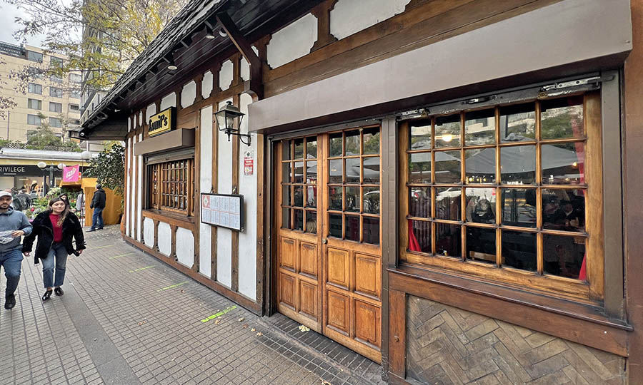 Fachada del Lomits por Providencia