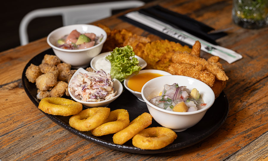 Tabla Roatán de ceviches y frituras