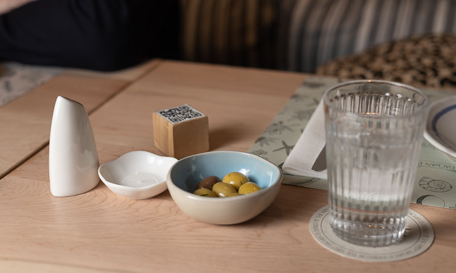 Elegante y pulcra postura de mesa en Dagan