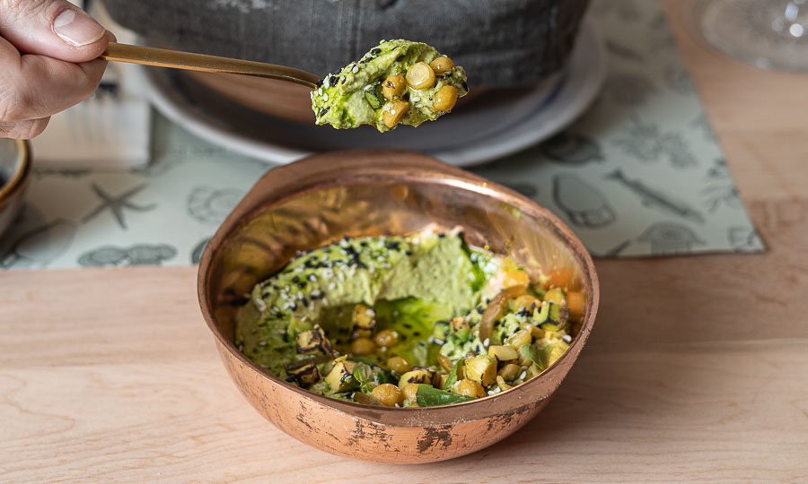 Hummus de habas con albahaca