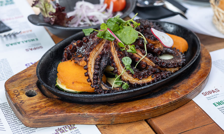 Pulpo entero a la parrilla 