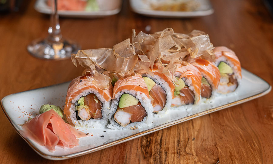Sake by trufa roll