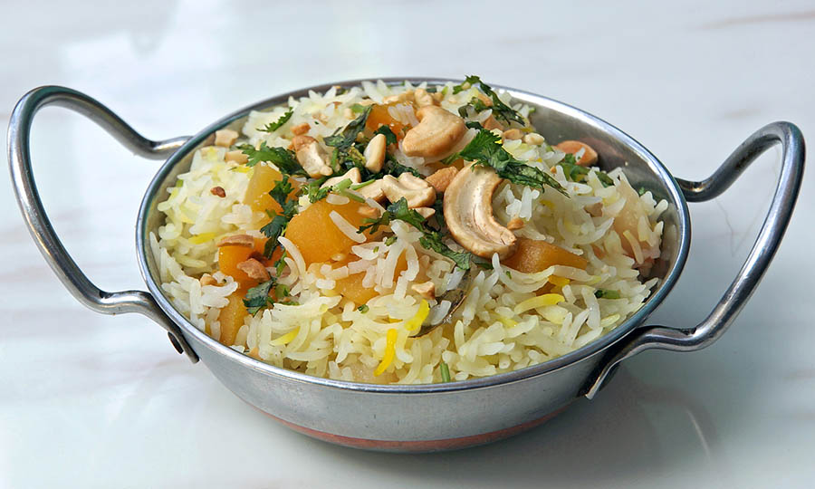 Arroz basmati Kashmiri Pulao con frutas y especias