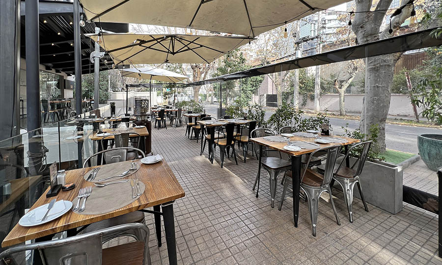 Las terrazas en nivel calle de Rugendas