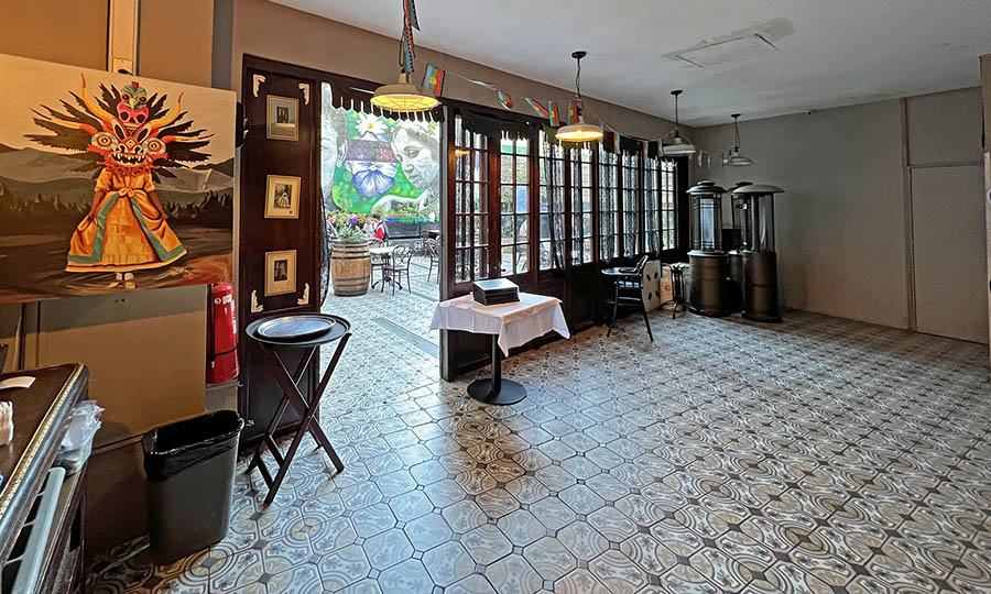Pasillo a la terraza de Liguria Lastarria