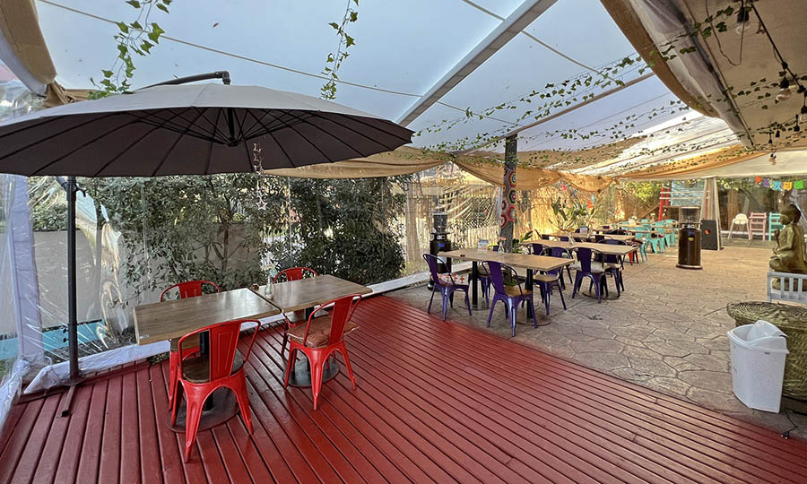 La terraza exterior del restaurante Delivery Gourmet  - Rocoto Curry Masala - Vitacura