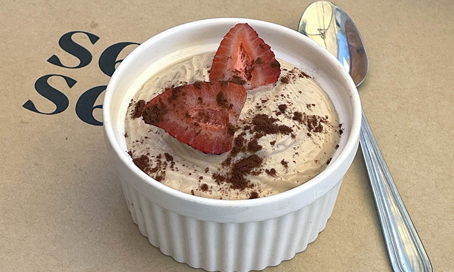 El postre Mousse de caf del Men del almuerzo