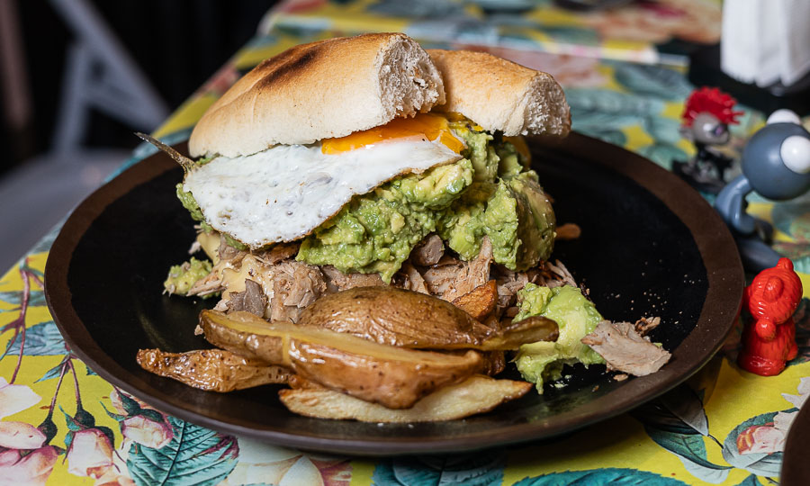 Sándwich de Mechada de cerdo en Frica