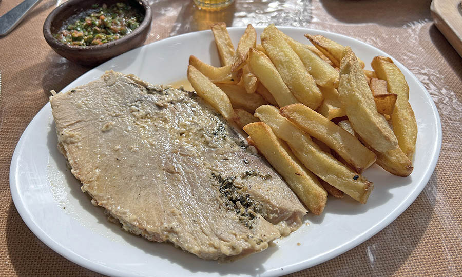 Pierna de cerdo al horno con papas fritas caseras - La Bodeguita de Muoz  San Esteban