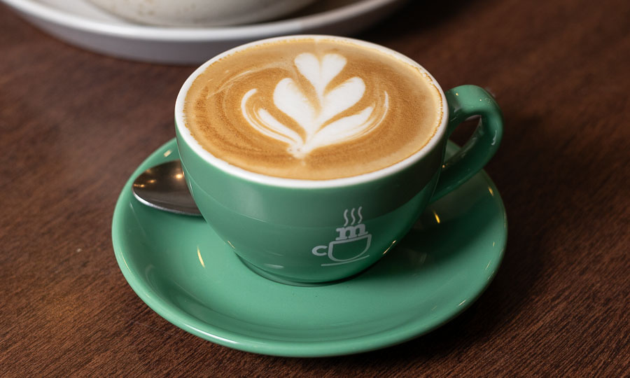 El caf latte de especialidad del desayuno
