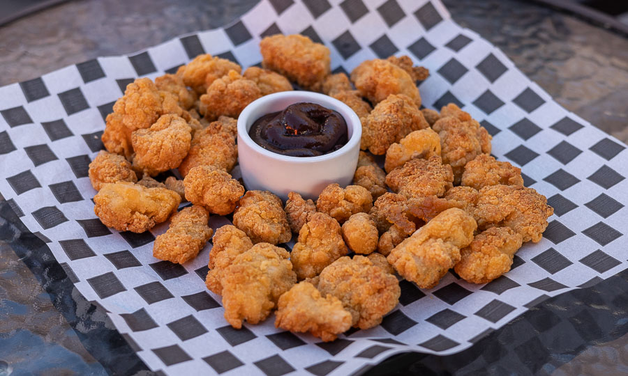 Nuggets de pollo con salsa BBQ