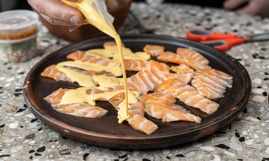 Sorprendente Tiradito de salmn fusin - De Costa a Costa - Vitacura