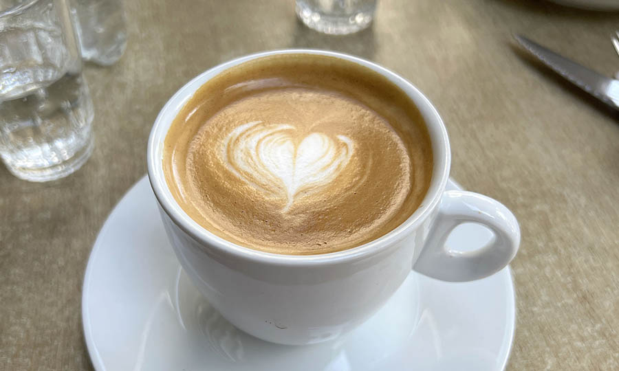 Un impecable Flat White con su doble espresso