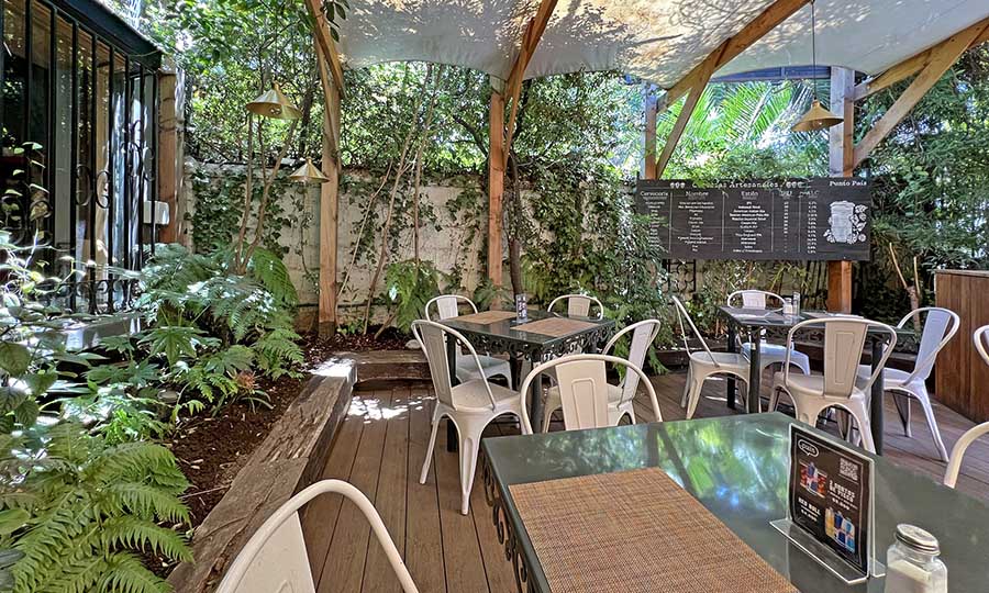 La terraza frontal del restaurante Punto Pas - Punto Pas