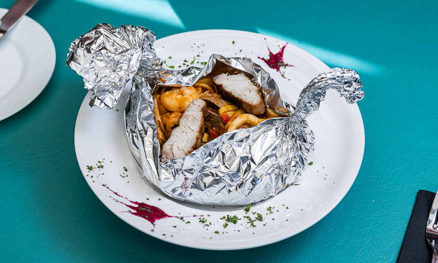 Cartoccio de mariscos con fetuccini