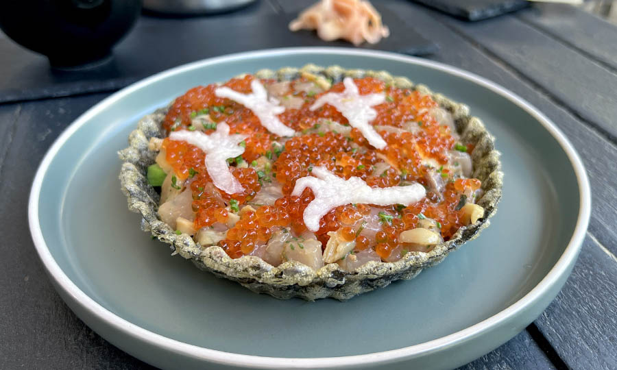 Profundo y creativo Tartar de mariscos con palta e ikura - Monos con Navaja