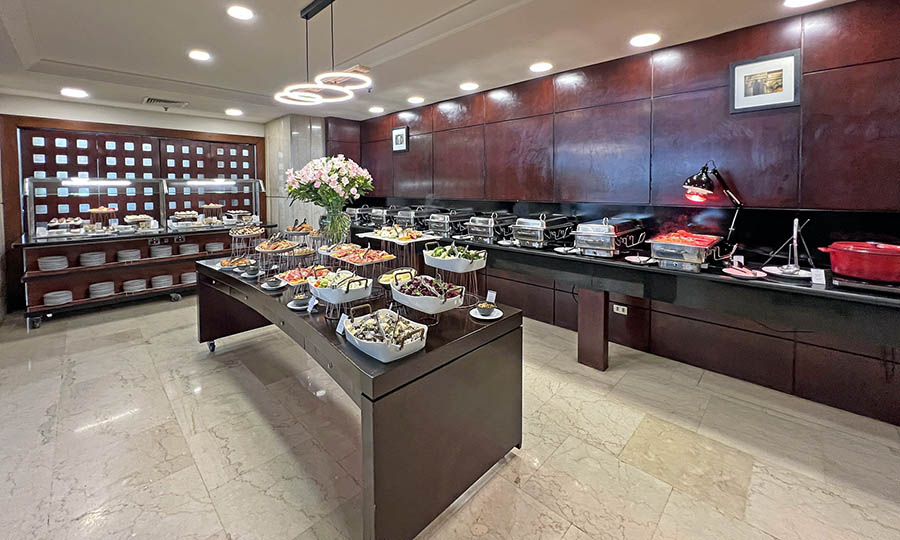 La zona de bufet del restaurante El Cid