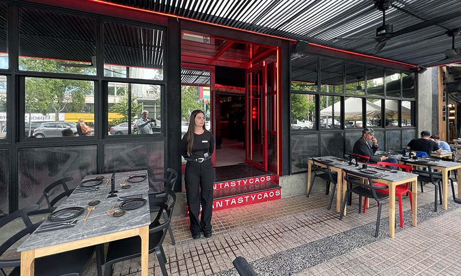 La terraza de KATO Tasty Caos